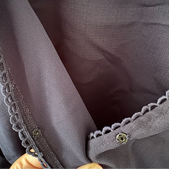 Cliche Navy Blouse with smocked detail on the bottom and sleeves - Size M - Picture 4 of 7